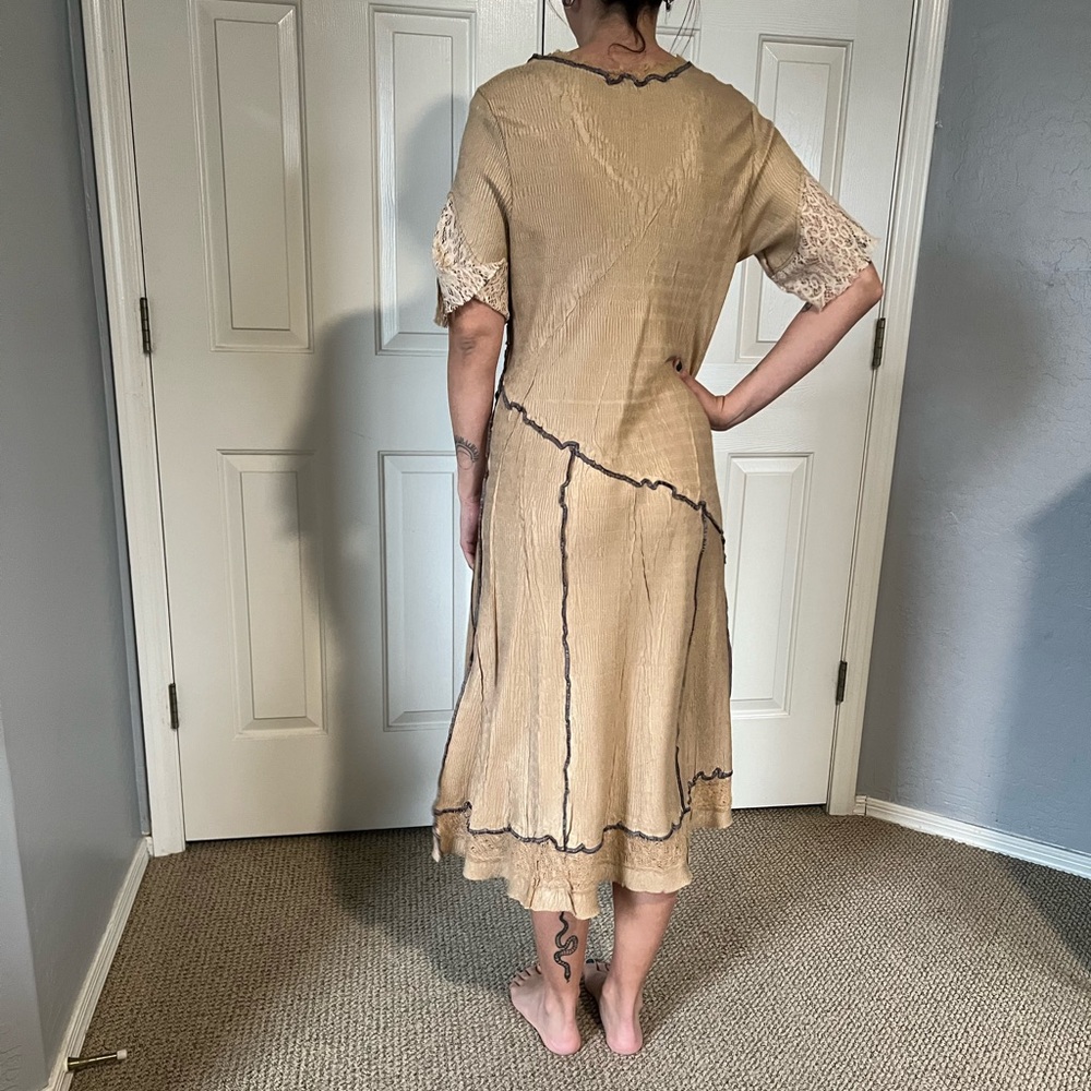 Komarov tan lace midi dress size small stretchy & comfortable - Picture 3 of 15